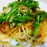 春のパスタ 菜の花とアンチョビのペペロンチーノ　Spring Pasta aglio olio e peperoncino with Nanohana